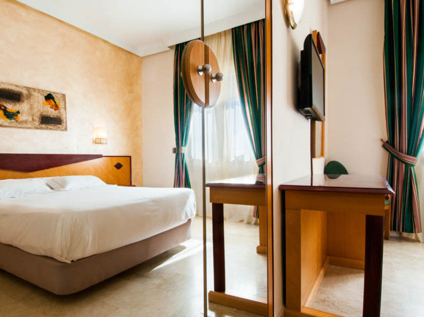 Hotel Del Val - Parking Gratuito 3*